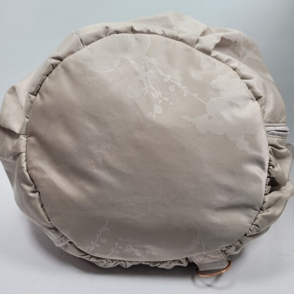 Lululemon Athletica Women's Light Gray Gym Bucket Duffle Bag - Picture 6 of 12